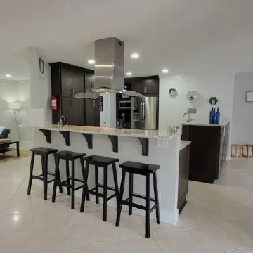 Designer House Heated Pool 3 mi. from the Beach & Downtown