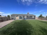 Leaning Pine Cottage - Close to Zion, Bryce, and Lake Powell!