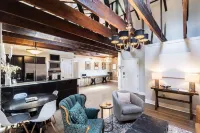 ☆ Historic Broughton St. Loft ☆ Mod-Industrial 2/2 w/View, Parking, Shuffleboard