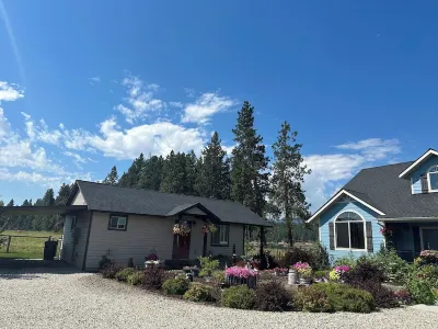 Camas Creek Cottage Hotels near Calvary Chapel Bitterroot Valley