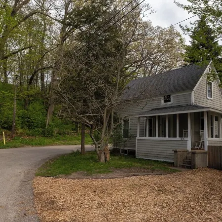 Corner Cottage, Downtown Saugatuck