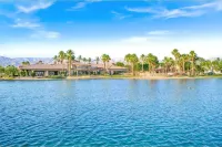 Lakefront Luxury Villa 4 bedroom+loft with Pool