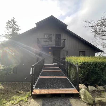 South Skagit Sahale Chalet with views 8 minutes from downtown