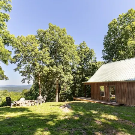 Cozy 2-BR cabin in the beautiful Arkansas forest!