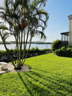 Poolside Bliss, Beachside Charm! 3-Min walk to Indian Shores Beach! Hotel in zona Suncoast Seabird Sanctuary