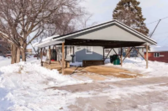 Mayo Discount! 2 main floor bedrooms and bath. Recliner. 6 blocks to Mayo Clinic