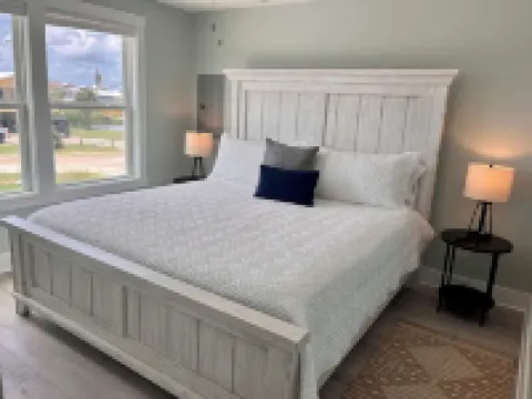 Escape to Pelican's Perch on Mobile Bay w/ Beach & Pier! Great Golfing Nearby!