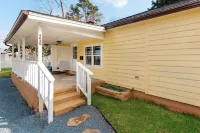 Near Downtown Waxhaw Mellow Yellow Suite A