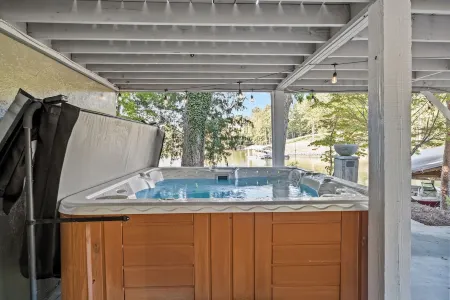 Lakefront Retreat - Sleeps 18 - Kayaks + Hot Tub