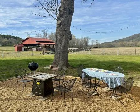 Beautiful Farmhouse in the country but close to Rome! Отели в г. Флойд