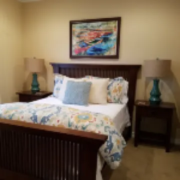 Simply Irresistible III Right on the Lake and Close to All the Action!!