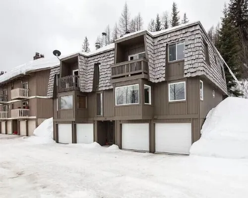 Stay and play, sleeps 6 with a beautiful view of Schweitzer Mountain Hotels in Sandpoint