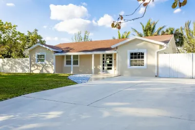 Serenity Oasis • Near Equestrian Paradise Wellington & West Palm Beach Hotels near chichi