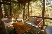 Beautiful Cedar Chalet Overlooking Jay Branch