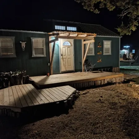 One bedroom cabin with an extra loft sleeping space minutes from the Frio River!