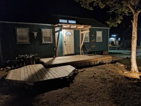 One bedroom cabin with an extra loft sleeping space minutes from the Frio River!