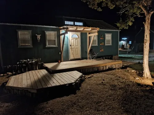 One bedroom cabin with an extra loft sleeping space minutes from the Frio River!