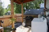 Walkable to Downtown DeLand & Stetson University - Beach 30-45 Minute Drive Walmart Supercenter附近的飯店