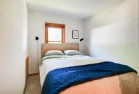 Clean and Spacioius Flat in Great Location Near Epic and Downtown Verona!
