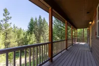 Secluded cabin on 6 acres- wood fireplace- sleeps 11