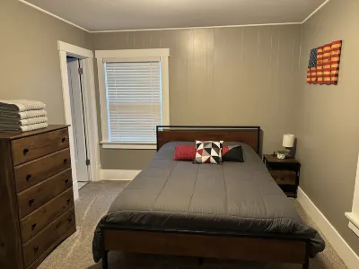 The Guide house! Beautiful 2 bedroom close to the fairgrounds and the College Hotels near SpaceWorks, a division of the Cosmosphere