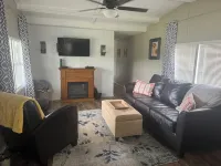 Quaint quiet mobile home 2 miles from Holly Creek marina!   Just remodeled!! Các khách sạn ở Clay County