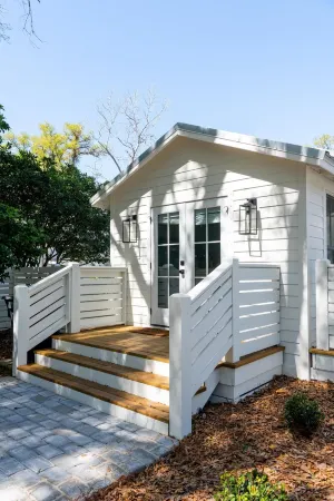 Palmetto Bungalow - Quaint, original Fairhope cottage close to town.