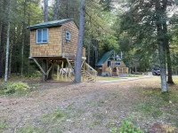 Eagles Nest A-frame: Riverfront Cabin: Add-on Treehouse Bedroom, Pet Friendly!