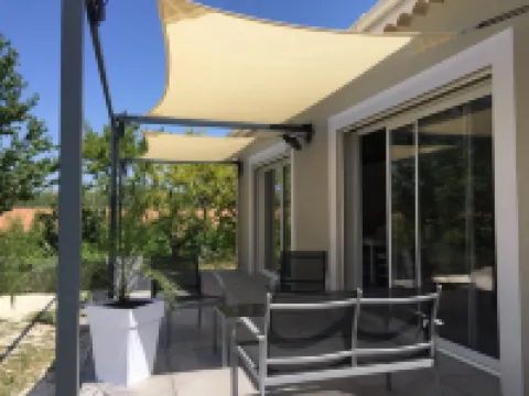 New Ad - Charming quiet house, air conditioning, shared pool