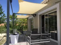 New Ad - Charming quiet house, air conditioning, shared pool