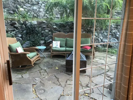 1856 Trading House close to water Отели рядом с достопримечательностью «Поквотт Бич Фронт»