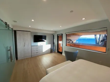 Modern Luxury Ocean Front Home Отели в г. Мосс Бич