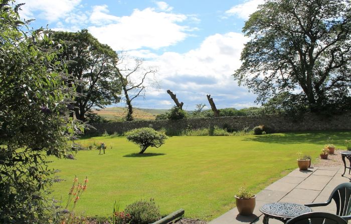 2 bedroom cottage, with far reaching views of the garden and open countryside.