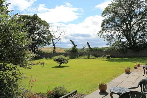2 bedroom cottage, with far reaching views of the garden and open countryside.