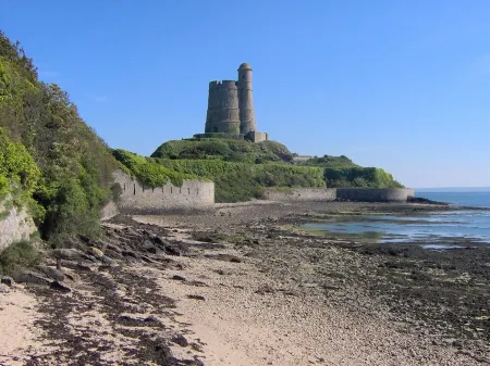 Duplex overlooking the port in the heart of the city. Отели рядом с достопримечательностью «Остров Татиу»