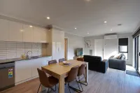 Geethree - Family escape