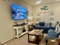 Newly built cottage with pool. Just minutes to the beach!