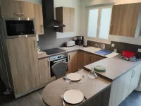 Central apartment with beautiful furnished terrace Hotels in La Tremblade