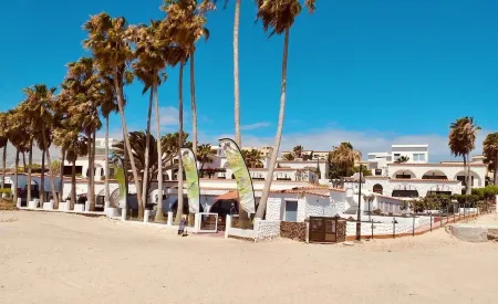 Luxury studio for beach lovers - apartment by the sea under palm trees Отели в г. Пахара