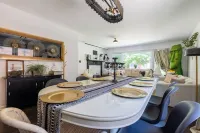 Haus Of Hues: MDRN Bright Peaceful Private Apt