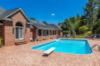 Large House w/ Private pool - perfect for Golfing Groups (12) beds - piscina