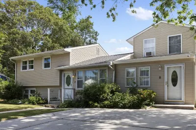 Spacious 2 Bed2 Bath Guest Suite Apt with HOT TUB and EV Charging