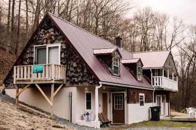 Muskie-Lounge River Retreat! Secluded getaway.