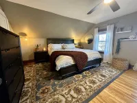 Peaceful Historic Downtown Home Hotels near Pearle Vision