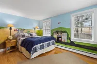 Gorg 6Ksf w Lrg Pool, Sleeps 12, 4.5 Baths, Rec Room w Bar, Pool Table & Gym.