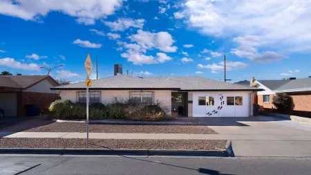 Harry Potter Wizarding Home: 5 Beds & Heated Salt Pool