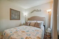 Downtown Bungalow 1/2 Block Off Main St