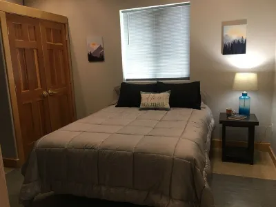Sleek, modern one bedroom Suite in the heart of Newport.
