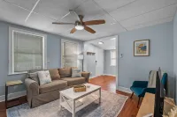The Teal Door is a 3 Bedroom 1 Bath Unit. Sleeps 6. Linens Included!