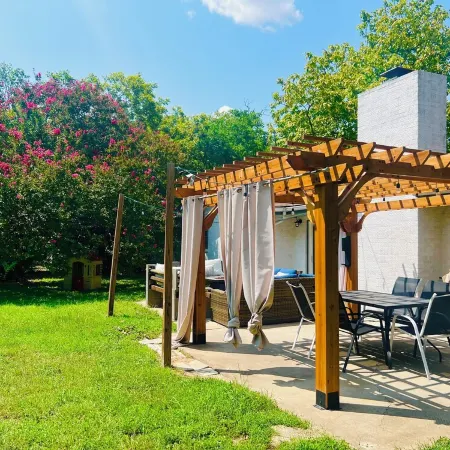 Ashley’s Boutique Inn - Austin Alternative Open!!!